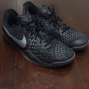 kobe shoes all black